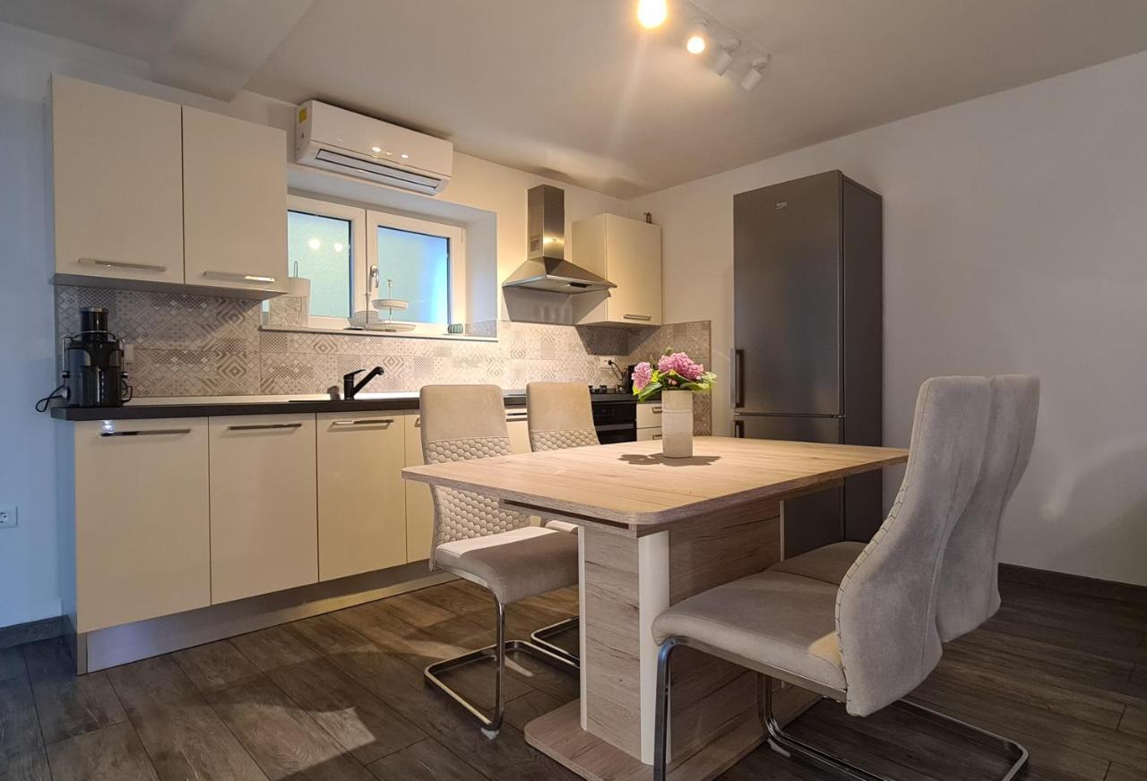 מאלי לוסיניי Apartman Kokola מראה חיצוני תמונה